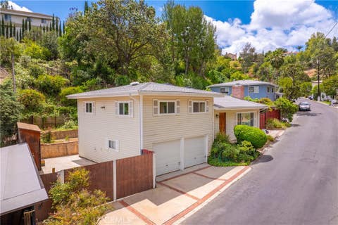 Photo of 4776 Excelente Drive, Woodland Hills, CA 91364 (MLS # SR26119838)