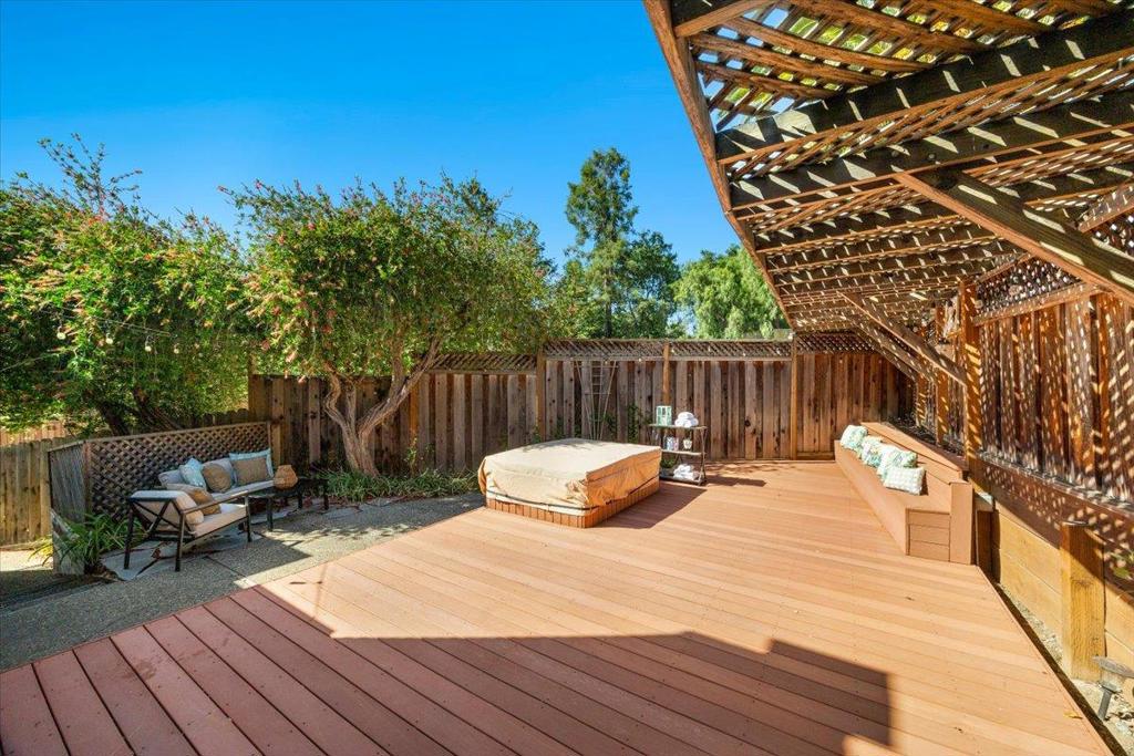 530 Avenue Del Ora