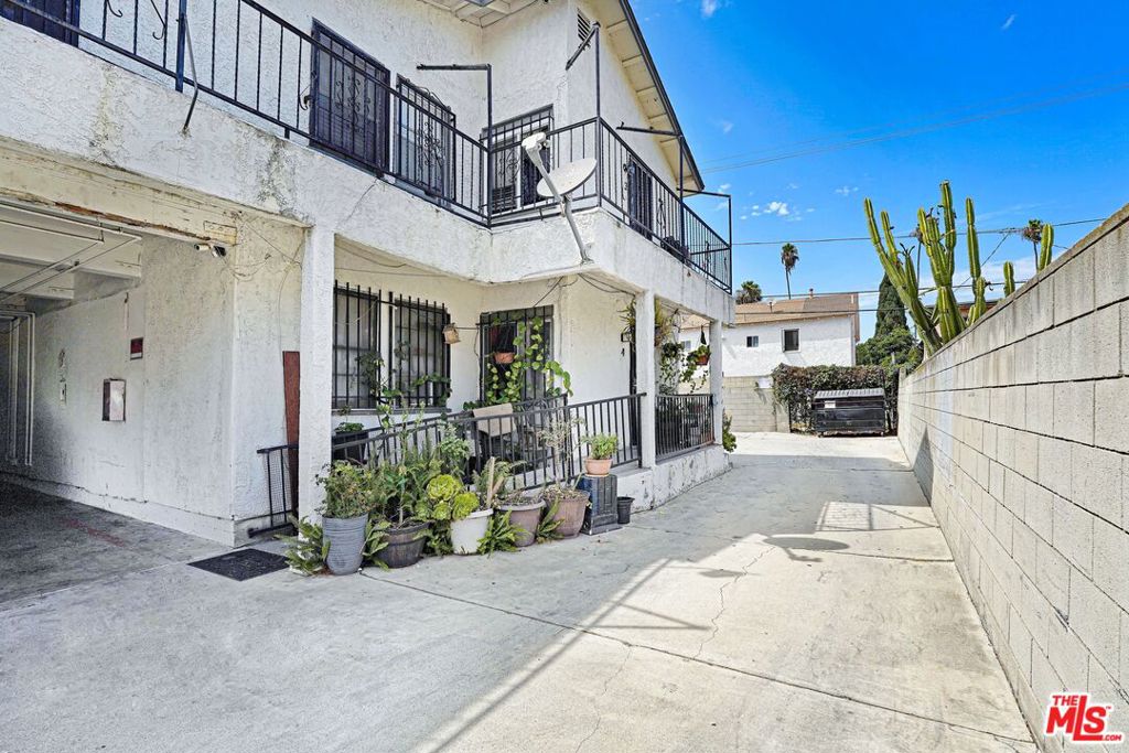 837 W 85th Street
