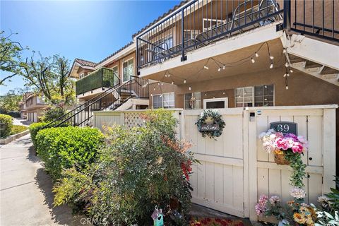 Photo of 39 Via Hermosa, Rancho Santa Margarita, CA 92688 (MLS # OC26085537)