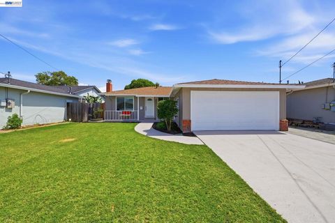 Photo of 36023 Pizarro Dr DR, Fremont, CA 94536 (MLS # 41134671)