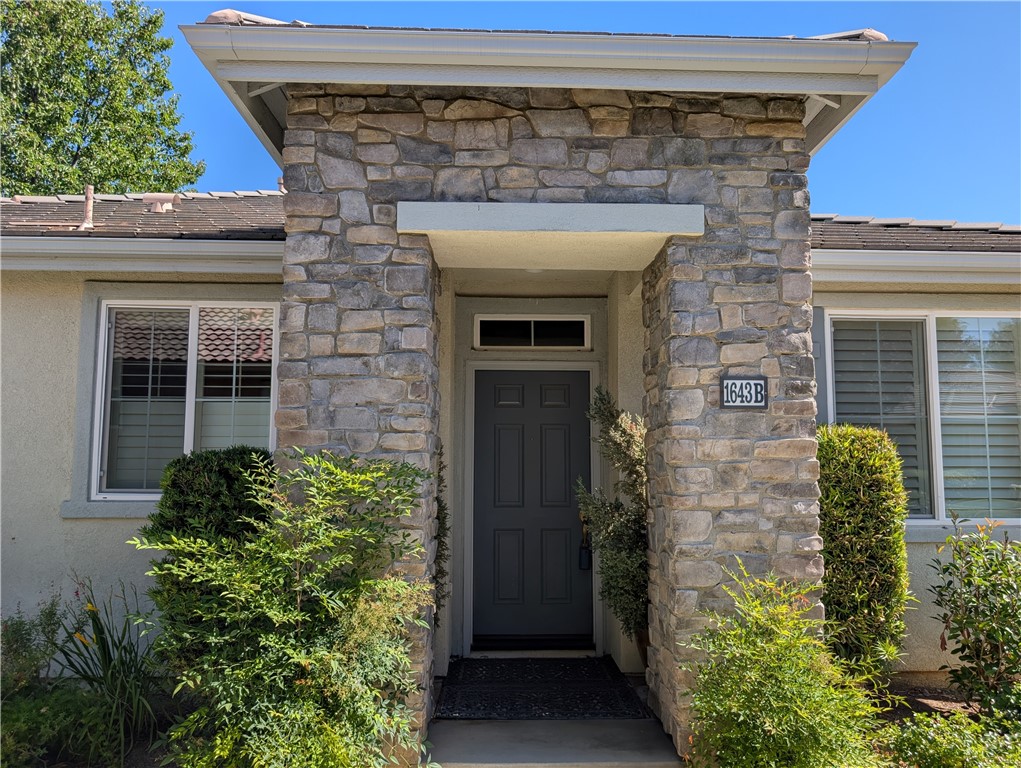 Four Seasons Beaumont is a Senior Gated Community with lots of beautiful walking trails and mature trees. There must be a qualifying person of 55 years or older to live in this community per the HOA rules. You will love living here with all the amenities Four Seasons has to offer. Several gyms, indoor pool, outdoor pool, theater, restaurant and an amphitheater for those awesome summer concerts. This home is a condo with a beautiful patio that faces east for the morning sun and is in the shade in the afternoons. Great for BBQs. We have 2 bedrooms 2 bathrooms, dining and family room with a perfect sized kitchen and it comes with a fridge. Many nice upgrades like remote ceiling fans, remote window shade in master and granite counter tops. Did I mention the laundry room, yes it has hookups for your washer and dryer.