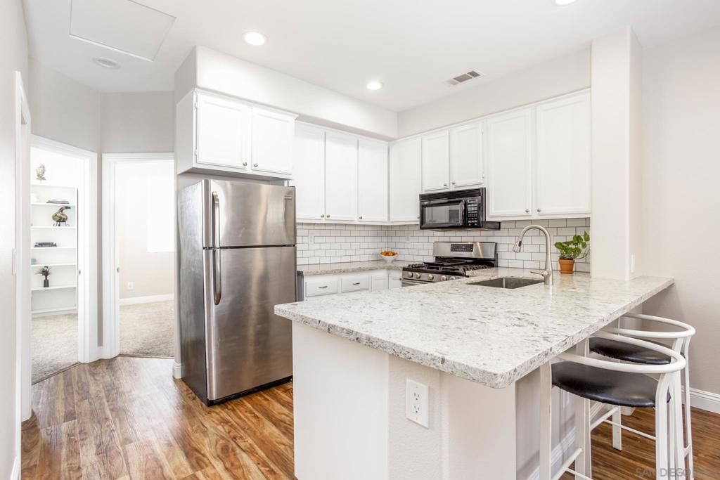 6104 Paseo Valla