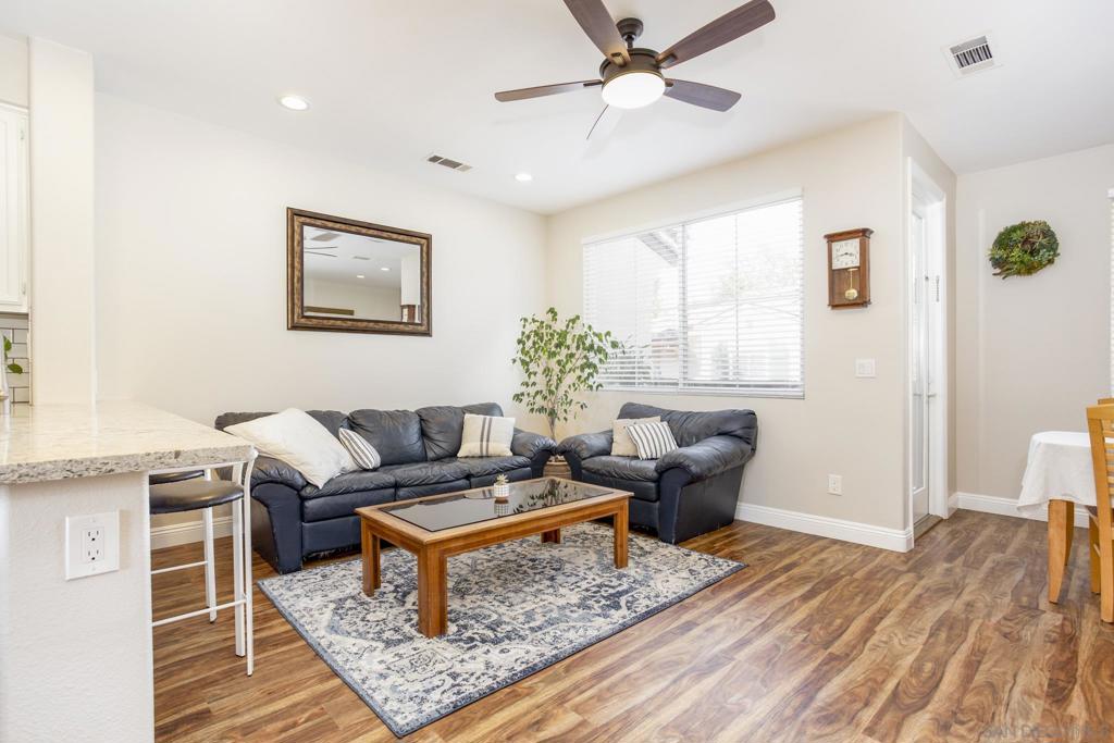6104 Paseo Valla