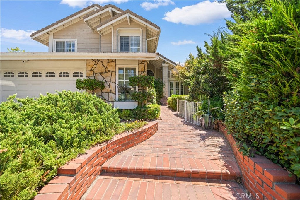905 N Bridle Path Lane