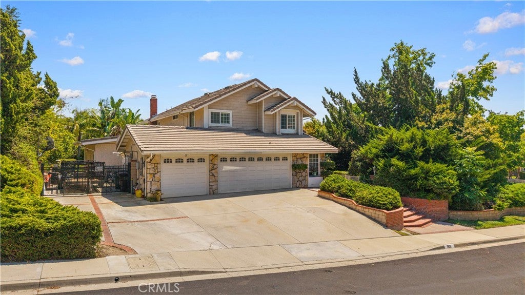 905 N Bridle Path Lane