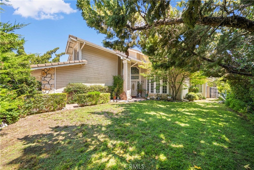 905 N Bridle Path Lane
