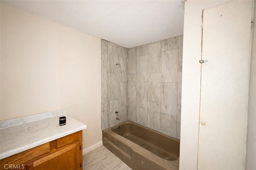 328 N Helena