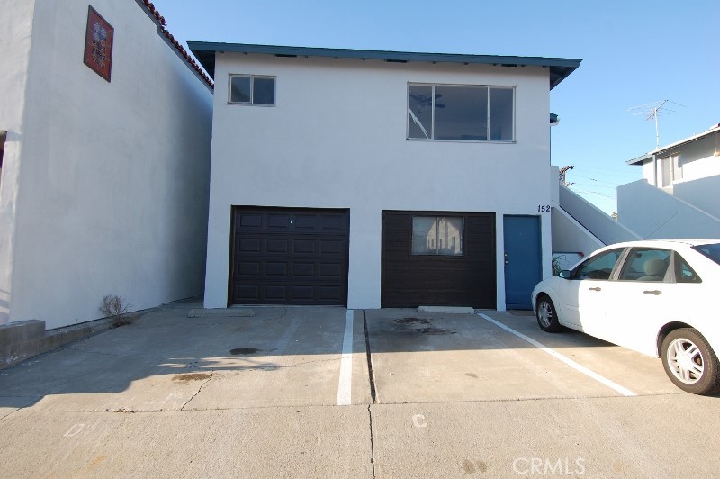 This 1 bedroom 1 bath, 600 sq. ft. upgraded unit is in the heart of San Clemente. Very light and bright unit, and close to all the shops on Del Mar! Cherry wood flooring throughout the unit and tile floors in the kitchen and bathroom. Granite counter tops in the kitchen and bathroom. Double pane windows thru out. This unit comes with a newer gas stove and refrigerator. Comes with one off street parking spot. Coined laundry on the property! This will go fast!