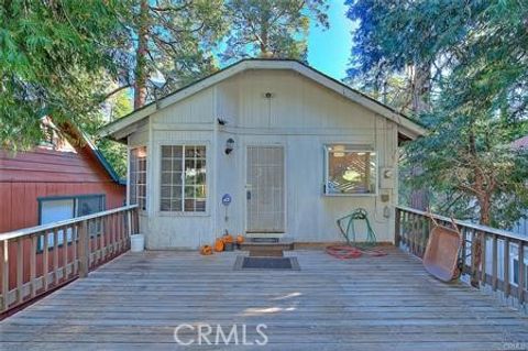 Photo of 785 Woodland Rd, Crestline, CA 92325 (MLS # IG25266887)
