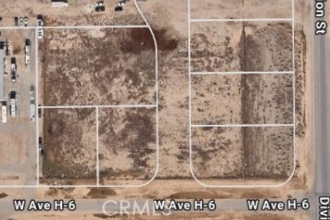 Photo of 45711 Division St, Lancaster, CA 93535 (MLS # SR26064950)