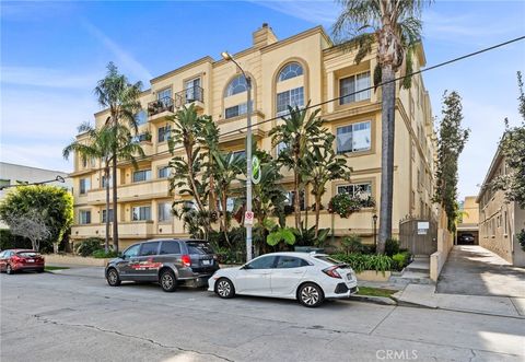 Photo of 10824 Bloomfield St #108, North Hollywood, CA 91602 (MLS # SR26040717)