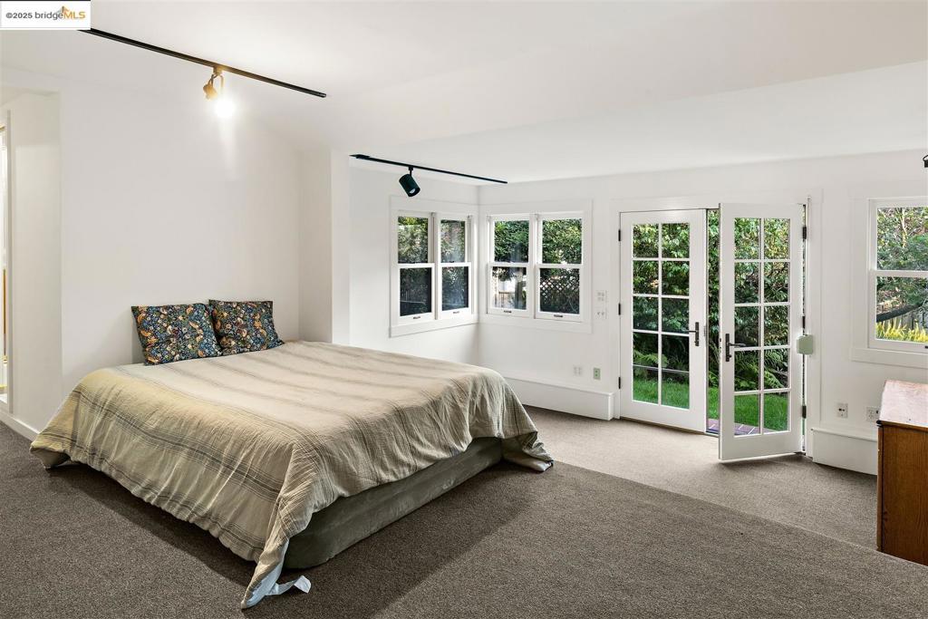 THOUSAND OAKS - Residential