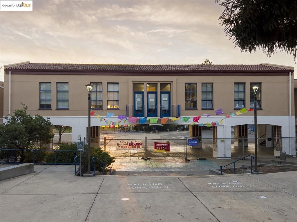 THOUSAND OAKS - Residential