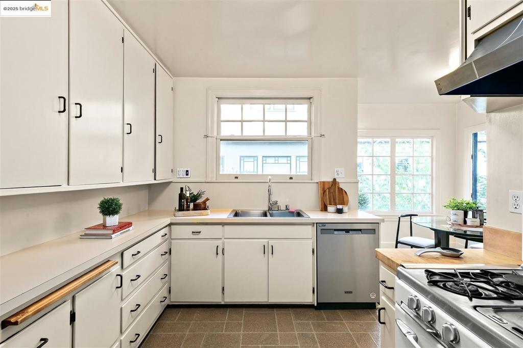 THOUSAND OAKS - Residential