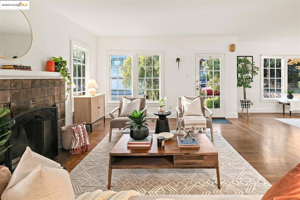 THOUSAND OAKS - Residential