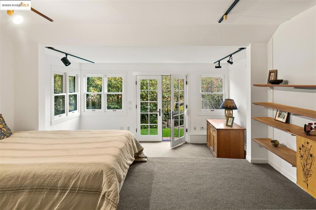 THOUSAND OAKS - Residential