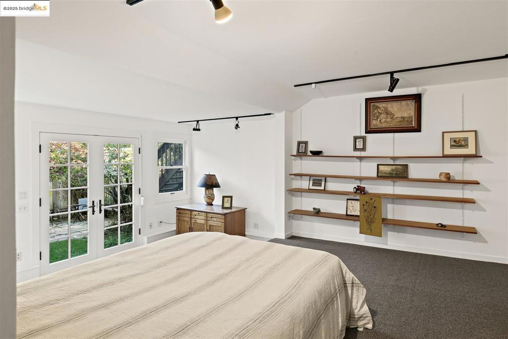 THOUSAND OAKS - Residential