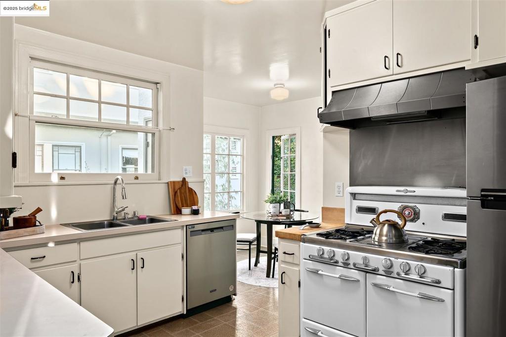 THOUSAND OAKS - Residential