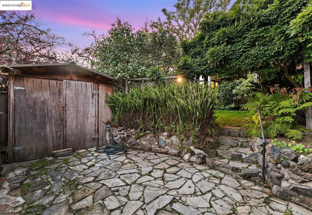 THOUSAND OAKS - Residential