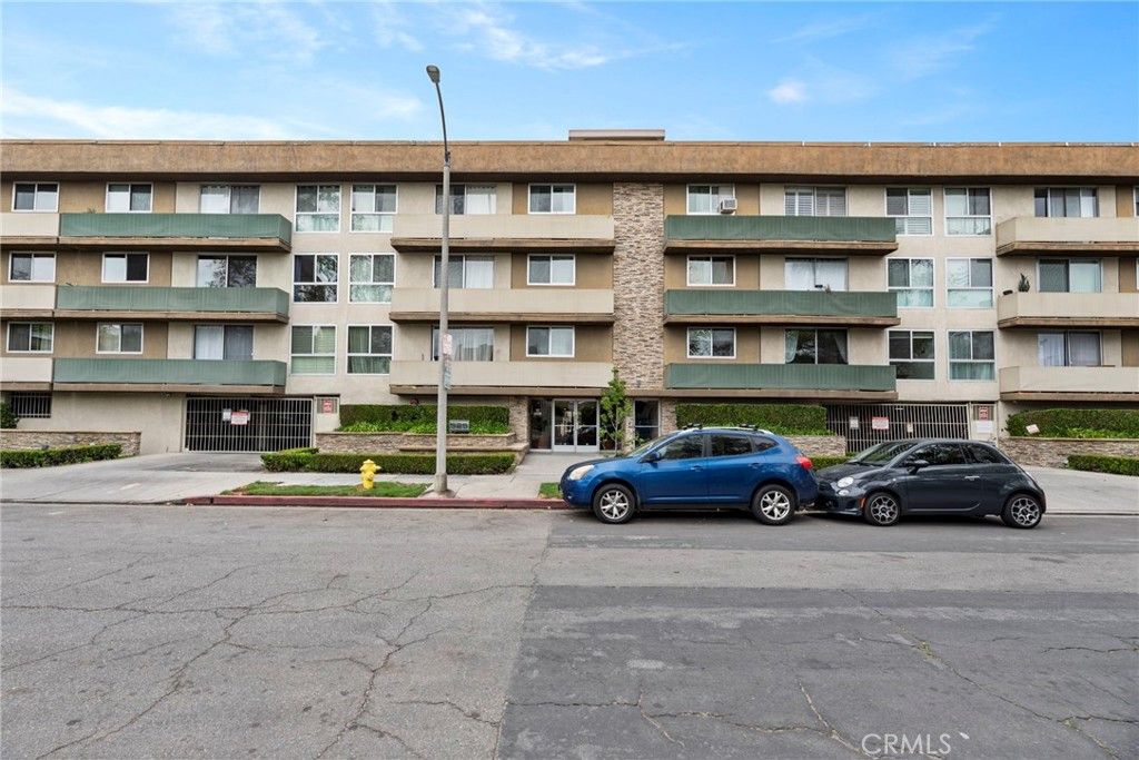 Photo of 525 N Sycamore Avenue #333, Los Angeles, CA 90036 (MLS # SB25270164)