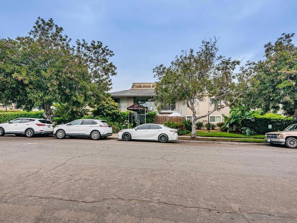 Beautiful Pacific Beach 1 Bedroom condo with Quartz countertops with tile and vinyl flooring throughout. Enjoy coffee or your favorite beverage on the private outdoor patio in this fantastic, gated PB location nearby retail and dining. Home Features a large pantry for extra storage and also 1 assigned parking spot.
