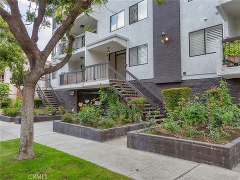 Photo of 635 E Elmwood Avenue #203, Burbank, CA 91501 (MLS # BB26127872)
