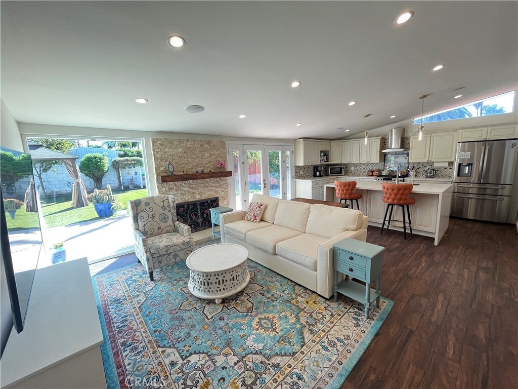19412 Cantara St