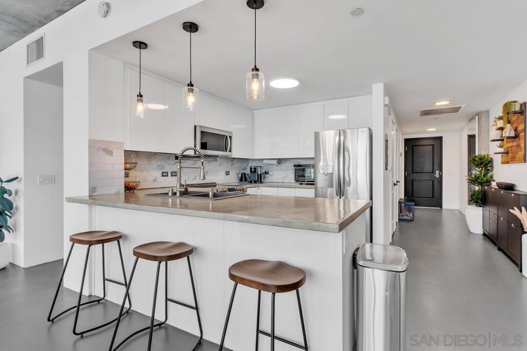 1080 Park 701