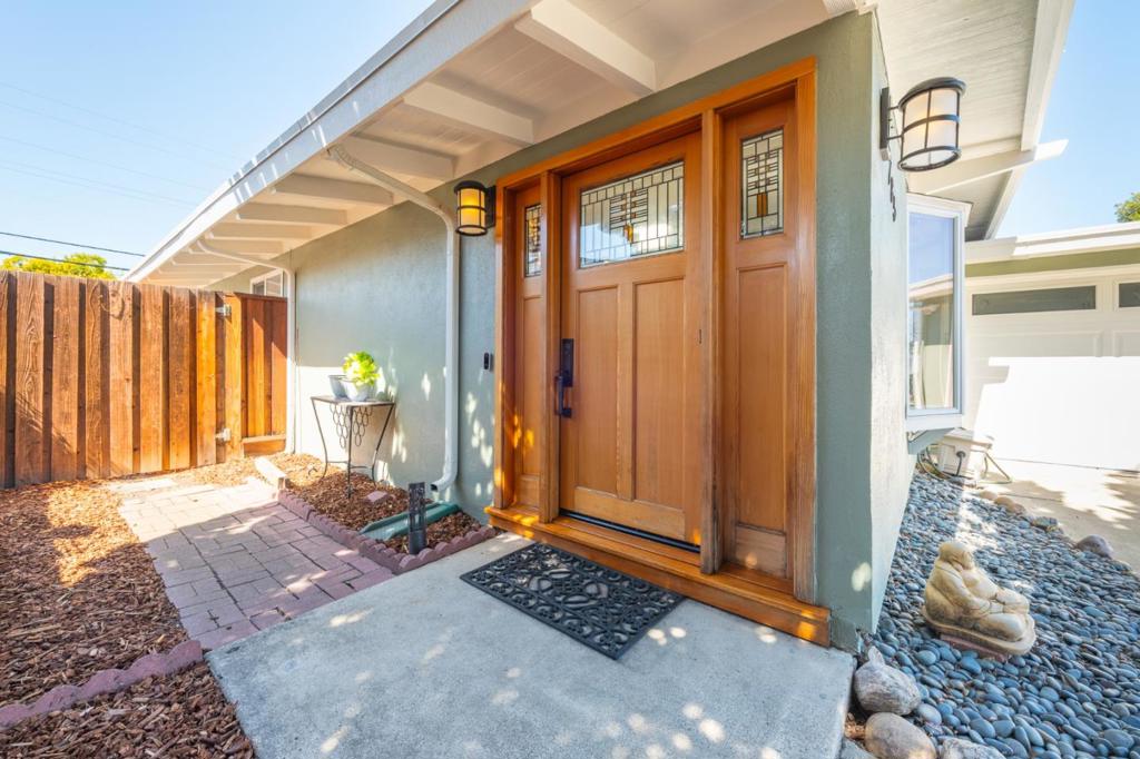 785 Lakechime Drive