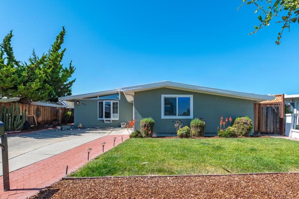 785 Lakechime Drive
