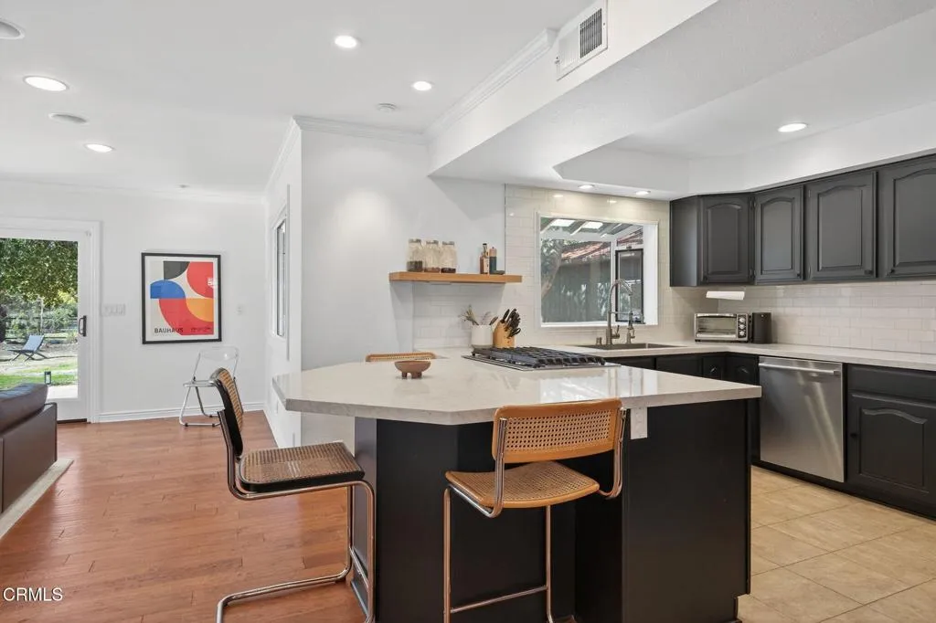 Oak View, California 93022, United States, 3 Bedrooms Bedrooms, ,2 BathroomsBathrooms,Residential,Active,235220