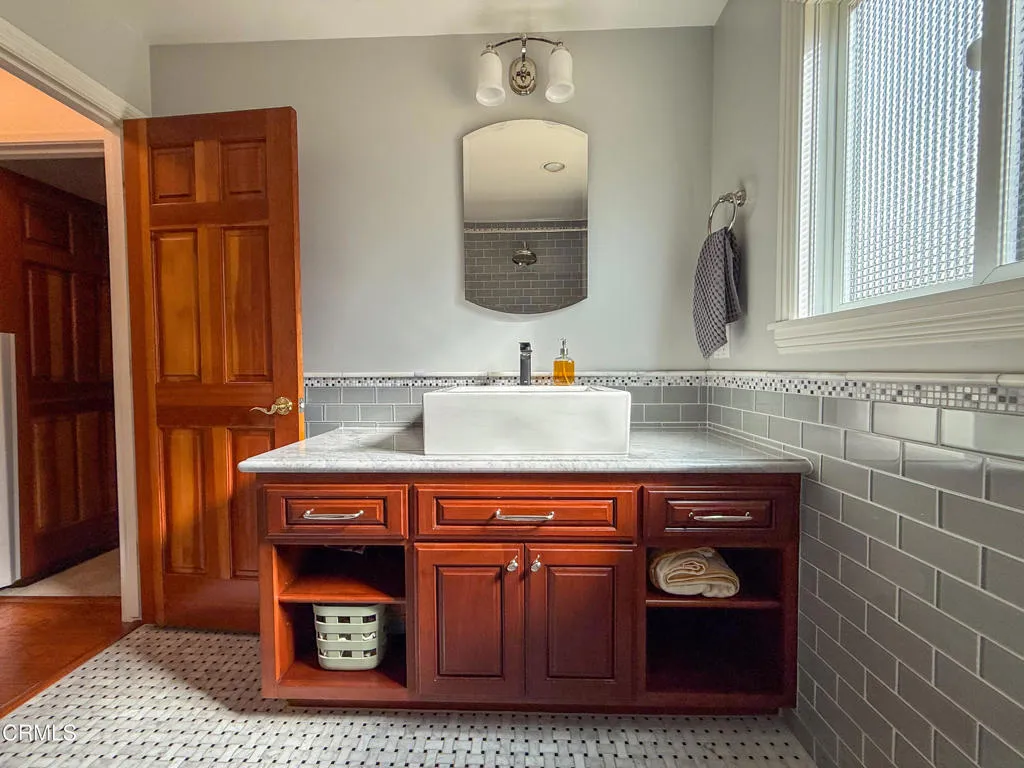 Oak View, California 93022, United States, 3 Bedrooms Bedrooms, ,2 BathroomsBathrooms,Residential,Active,235220