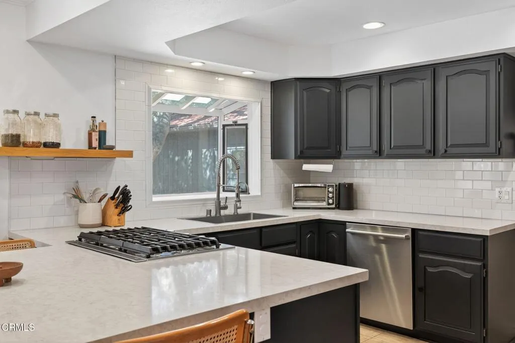 Oak View, California 93022, United States, 3 Bedrooms Bedrooms, ,2 BathroomsBathrooms,Residential,Active,235220