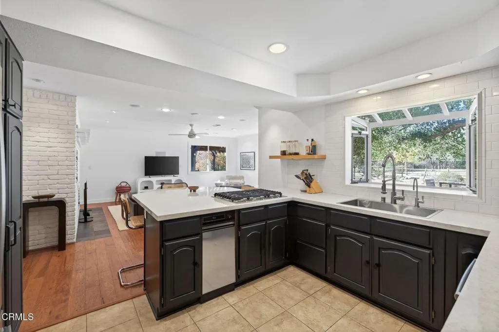 Oak View, California 93022, United States, 3 Bedrooms Bedrooms, ,2 BathroomsBathrooms,Residential,Active,235220