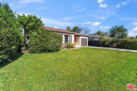 Photo of 13621 Addison Street, Sherman Oaks, CA 91423 (MLS # 26653905)