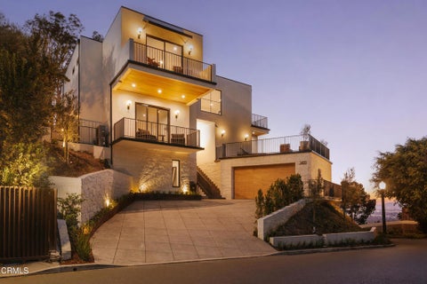 Photo of 3499 Wonder View Drive, Los Angeles, CA 90068 (MLS # P1-28758)