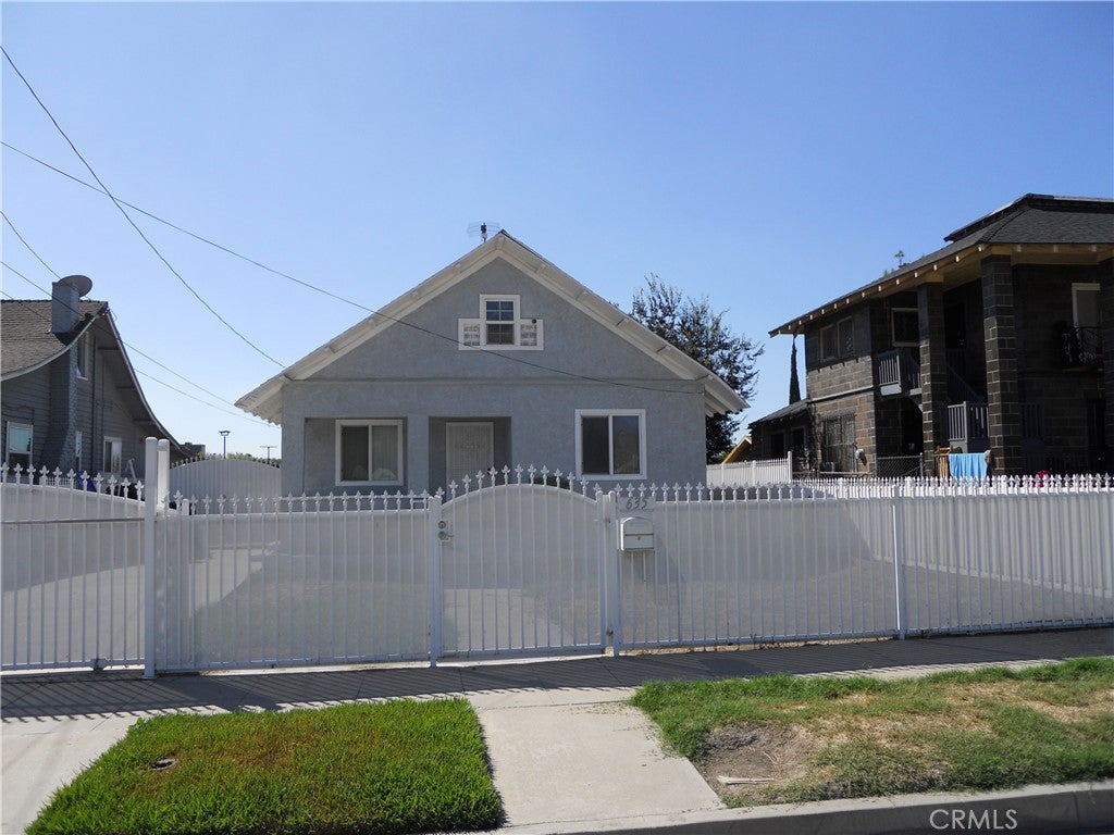 635 W 8th