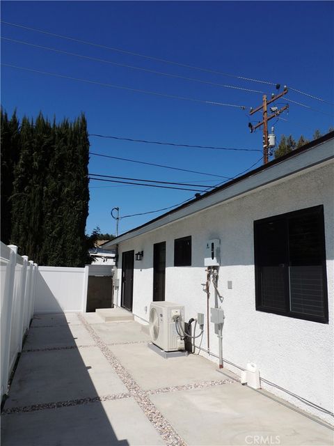 Photo of 27871 Galeton Rd, Canyon Country, CA 91387 (MLS # SR26065106)