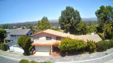 Photo of 22633 Crespi Street, Woodland Hills, CA 91364 (MLS # SR25109352)