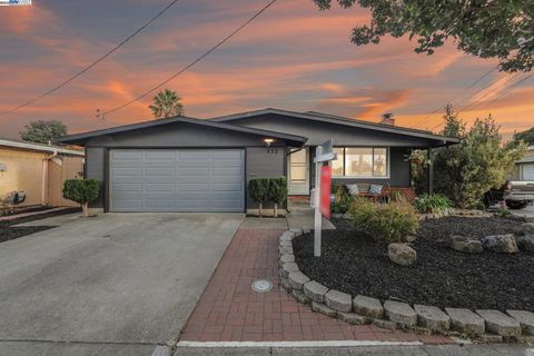 Photo of 552 Celia St St, Hayward, CA 94544 (MLS # 41112432) Photo of 552 Celia St St, Hayward, CA 94544 (MLS # 41112432)