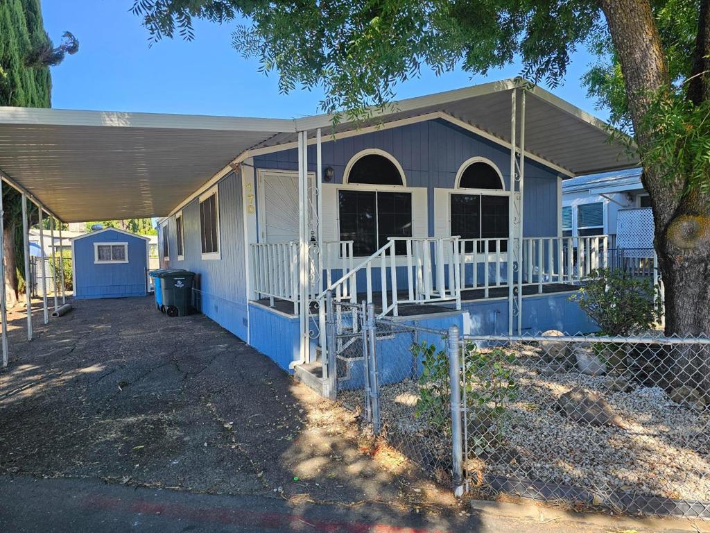 Discover this charming home in the Creekside Community, boasting approximately 1,237 square feet of delightful living space. The living room is spacious, featuring a ceiling fan and stylish linoleum flooring. Dining area also highlights linoleum flooring, while the kitchen is equipped with a refrigerator, stove, oven, dishwasher, garbage disposal, tile backsplash, Formica countertops, a ceiling fan, and a skylight. Bedrooms are designed with ceiling fans and lights to enhance comfort. The master bathroom includes a shower, tile backsplash, Formica countertops, and linoleum flooring. Meanwhile, the guest bathroom is outfitted with a tile backsplash, Formica countertops, linoleum flooring, and a tub with a shower. The backyard offers one shed, partial fencing, and a spacious yard. Additional features include a washer and dryer, along with central air conditioning and heating. Don't miss out, stop by today!