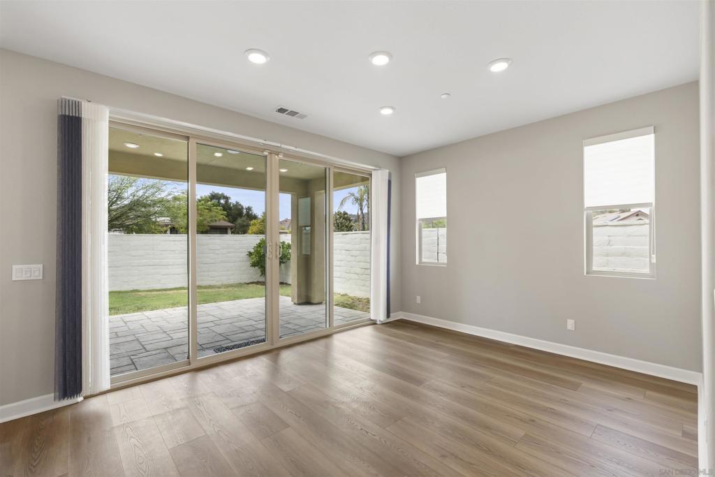 1187 Barry Pl