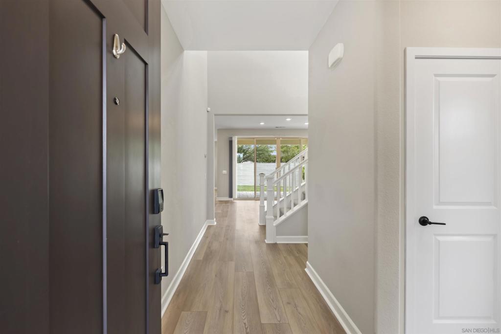 1187 Barry Pl
