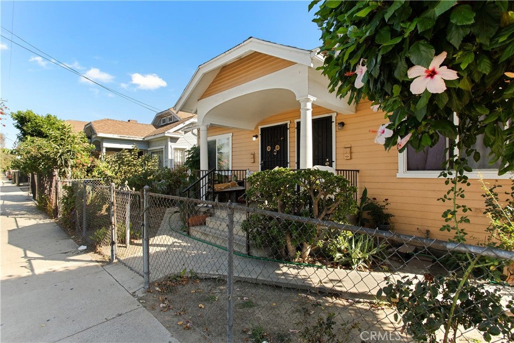 114 E Gage Avenue