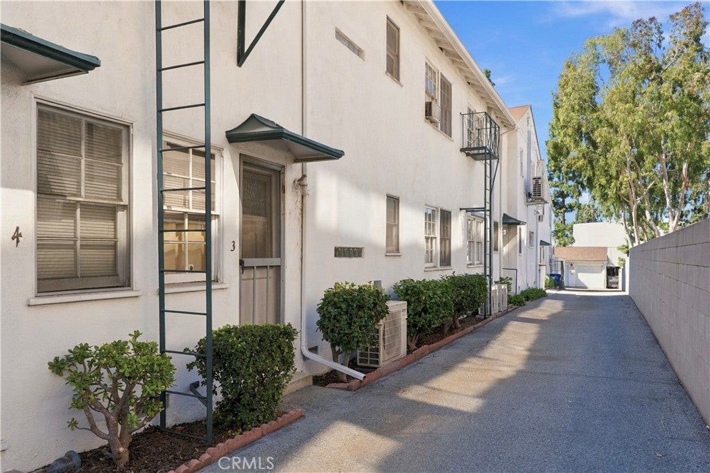 181 S Marengo