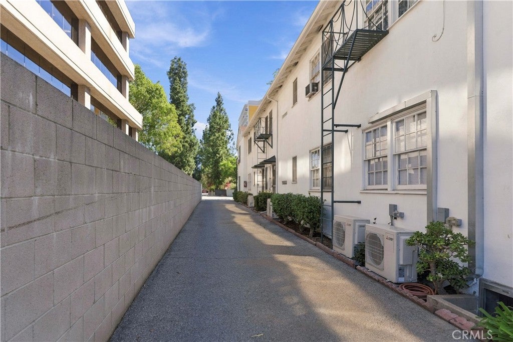 181 S Marengo