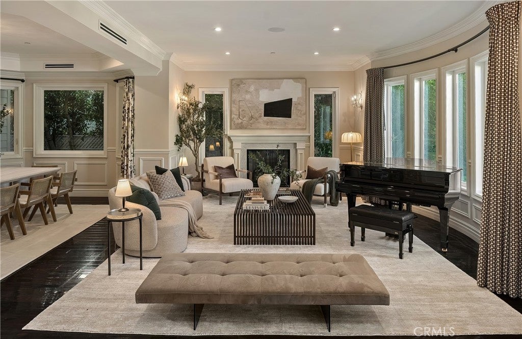 Photo of 4417 Atoll Avenue, Sherman Oaks, CA 91423 (MLS # SR26213407)