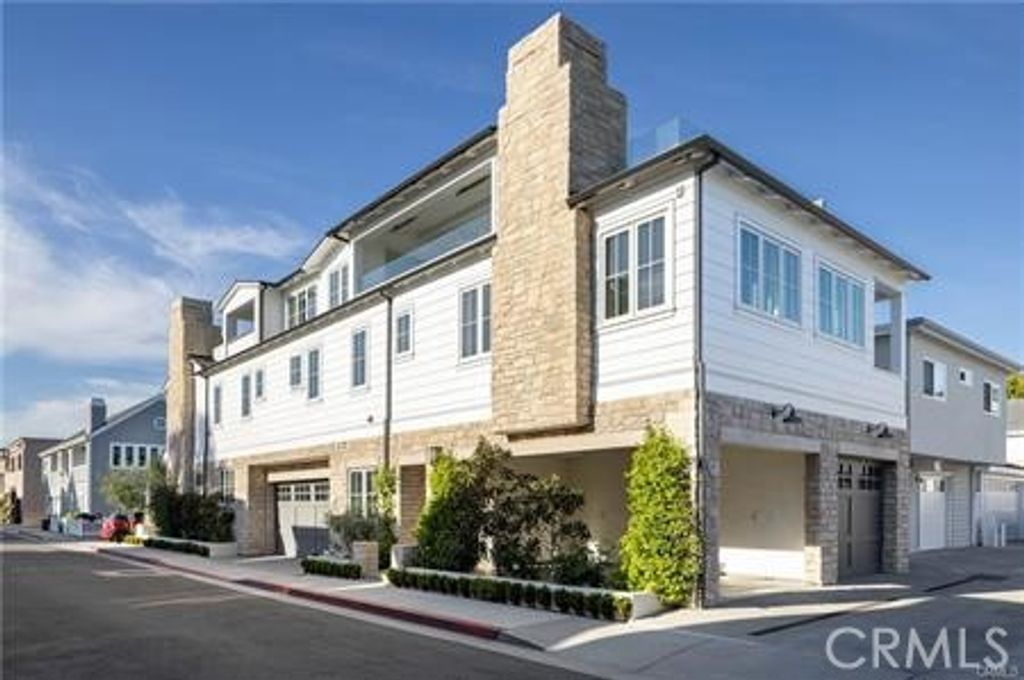 Photo of 400 40th Street St, Newport Beach, CA 92663 (MLS # NP26062403)