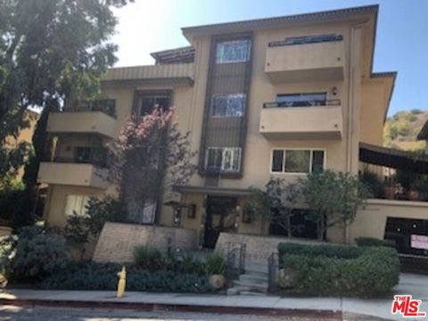 Photo of 6724 Hillpark Drive #201, Los Angeles, CA 90068 (MLS # 25579335)